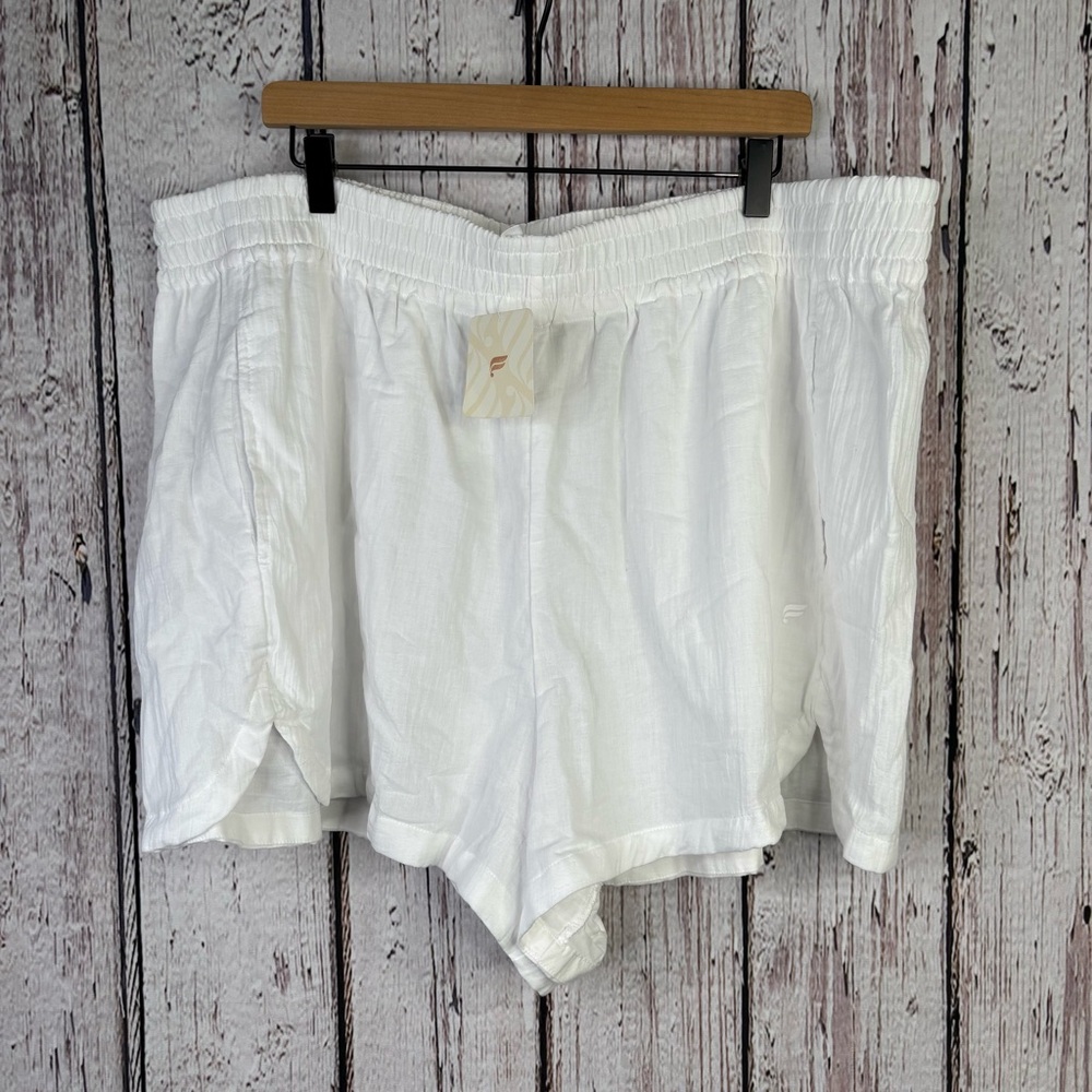 NWT Fabletics Plus Size 3X | 20-22 White Cotton Voile High-Waisted Short Pocket